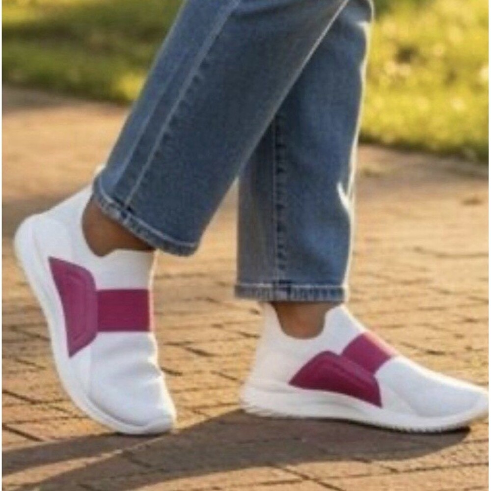 NWT Torrid Women Elastic & Knit Sneakers White Pink Slip Pull On Tabs 10.5 WW